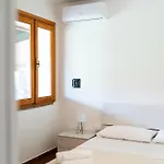 Mera House Pensión 4*