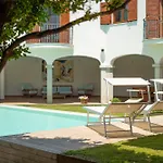 Mera House Pensión 4*