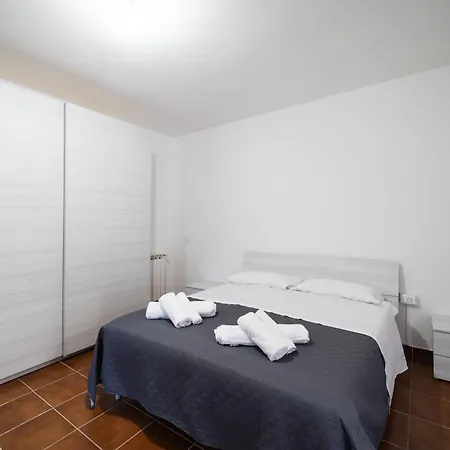 Mera House Pensión 4*