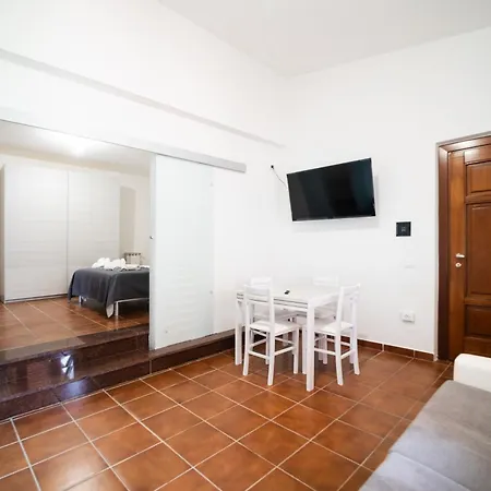 Mera House Pensión 4*