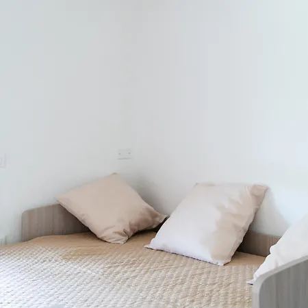 Guest house Mera House *